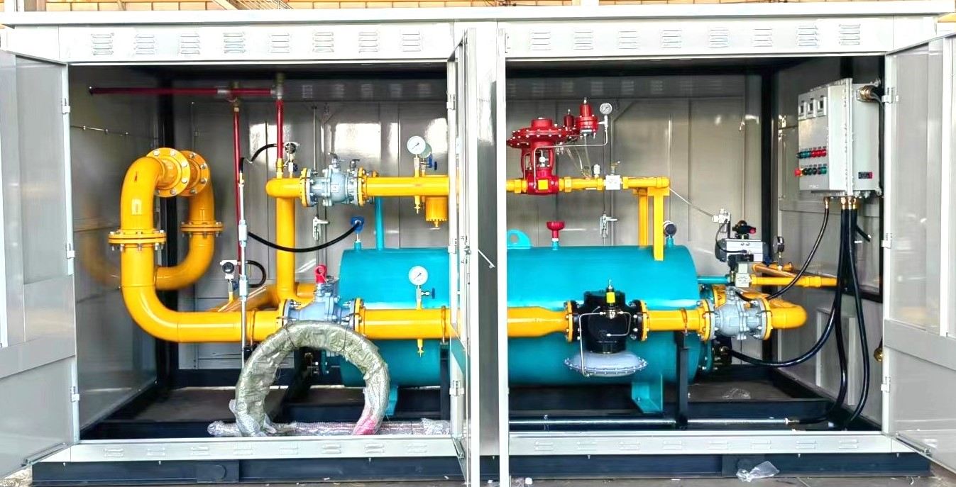 Cabinet-type gas regulating unit