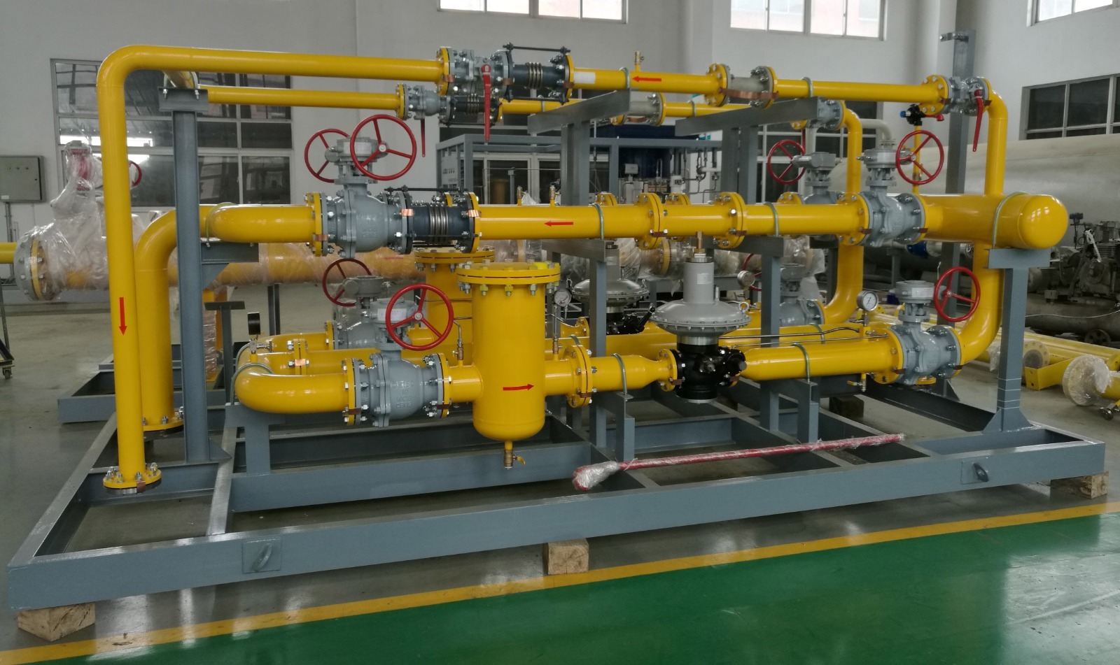 Gas pressure regulating and metering station