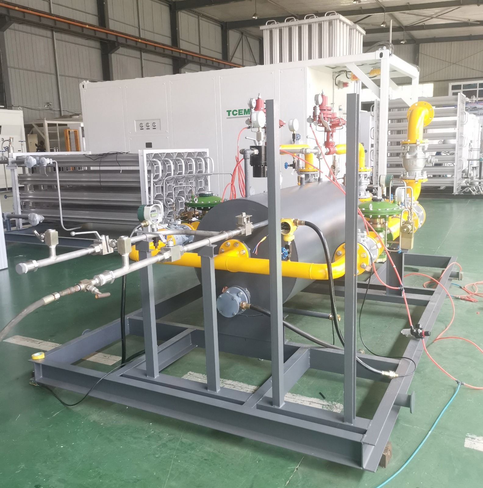 Gas regulating and heating skid at the factory